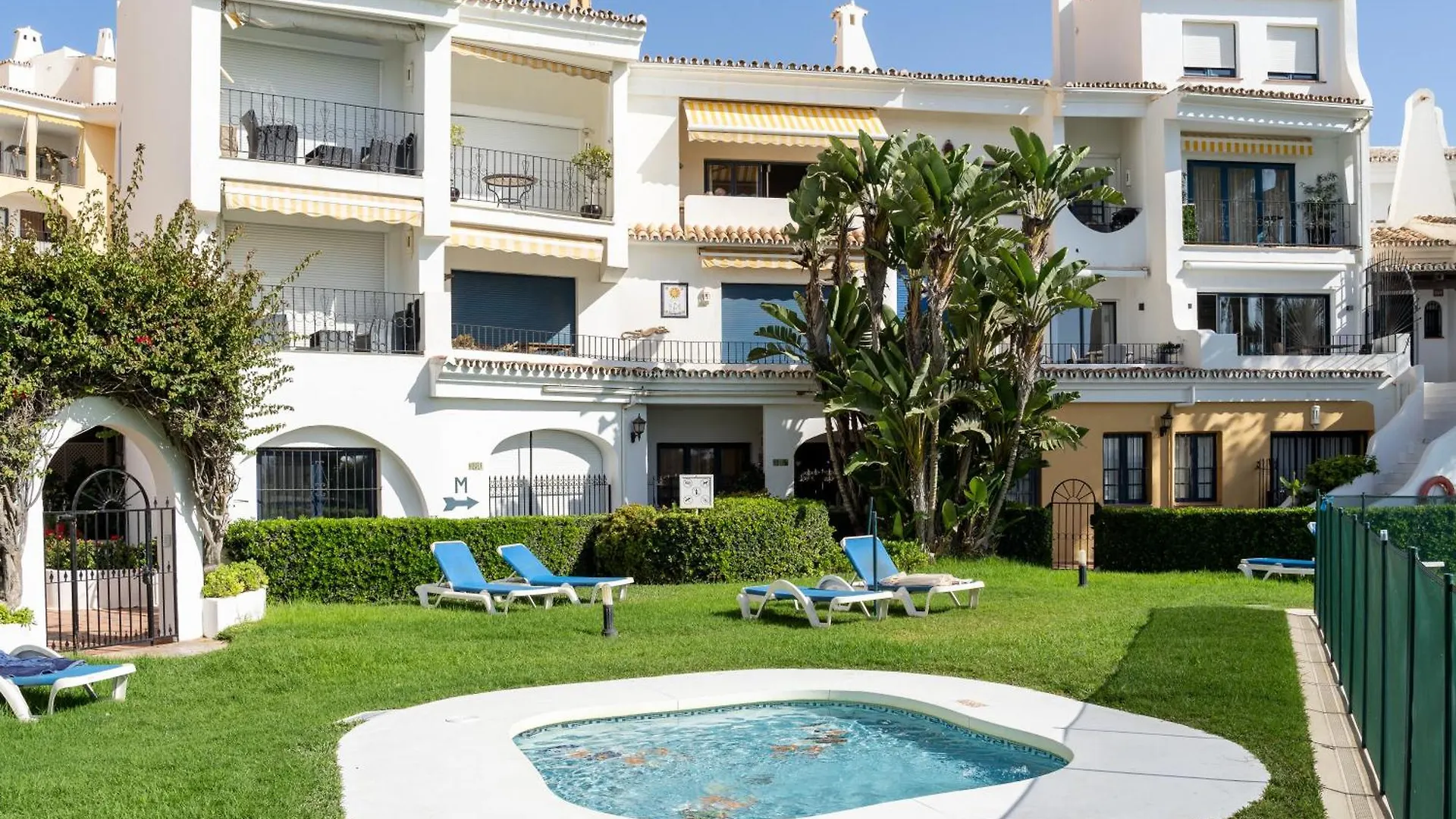 Beachfront Puerto Cabopino Apartment Marbella